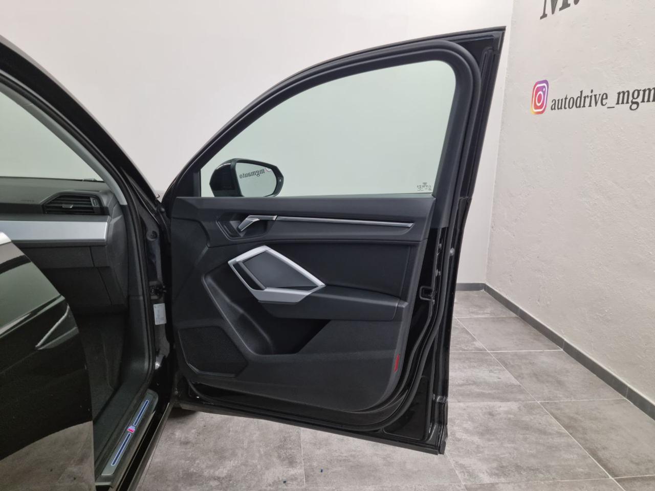 AUDI Q3 35 TDI S tronic S line edition - 23