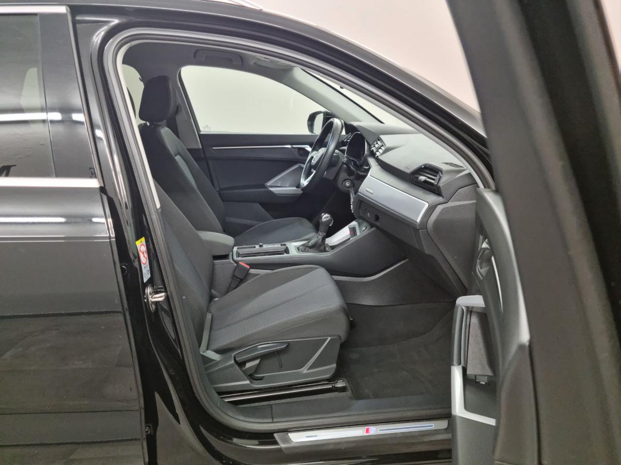 AUDI Q3 35 TDI S tronic S line edition - 9