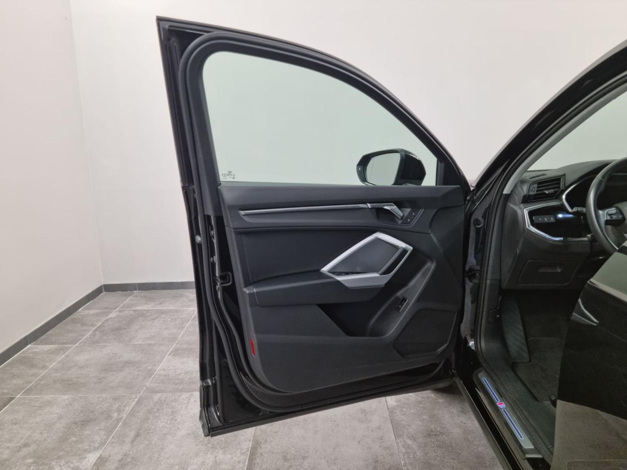 AUDI Q3 35 TDI S tronic S line edition - 17