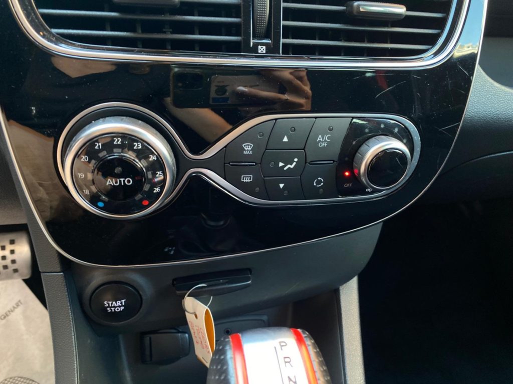 RENAULT Clio TCe 220CV EDC Energy R.S. Trophy - 20