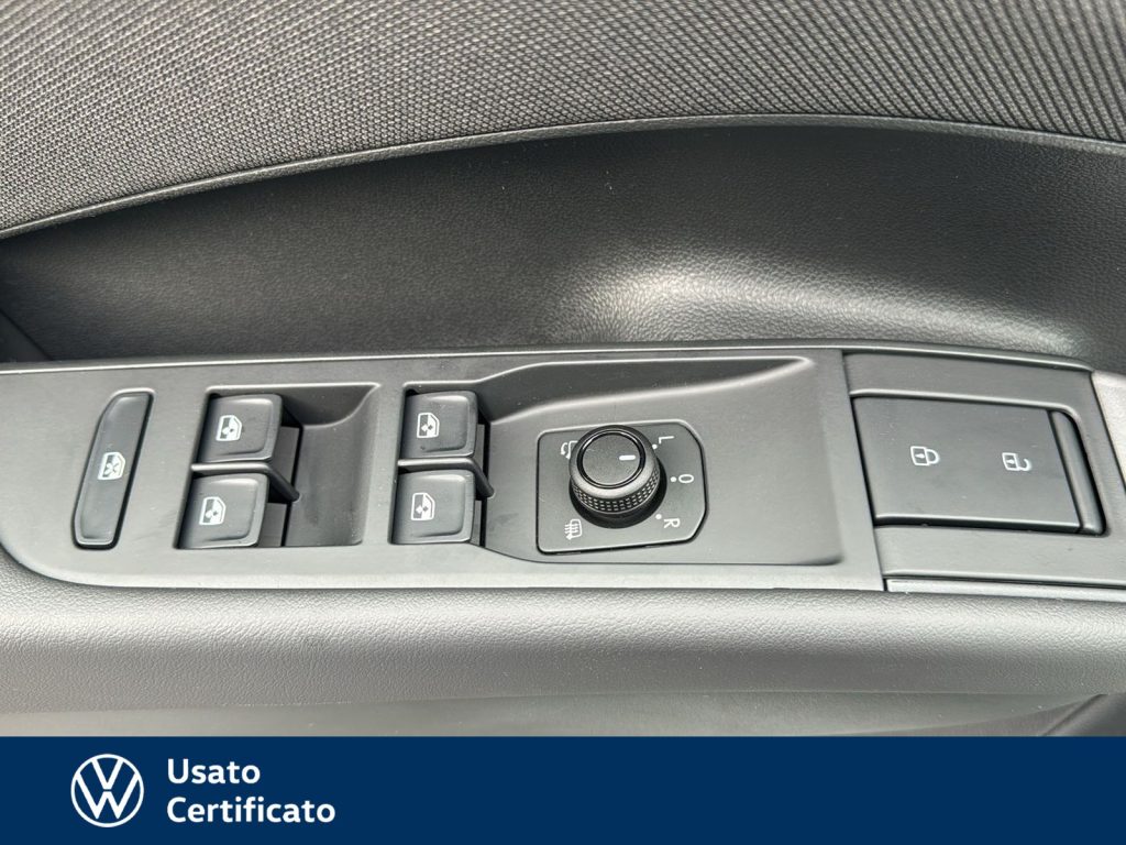 VOLKSWAGEN T-Roc 1.5 etsi life 150cv dsg - 12