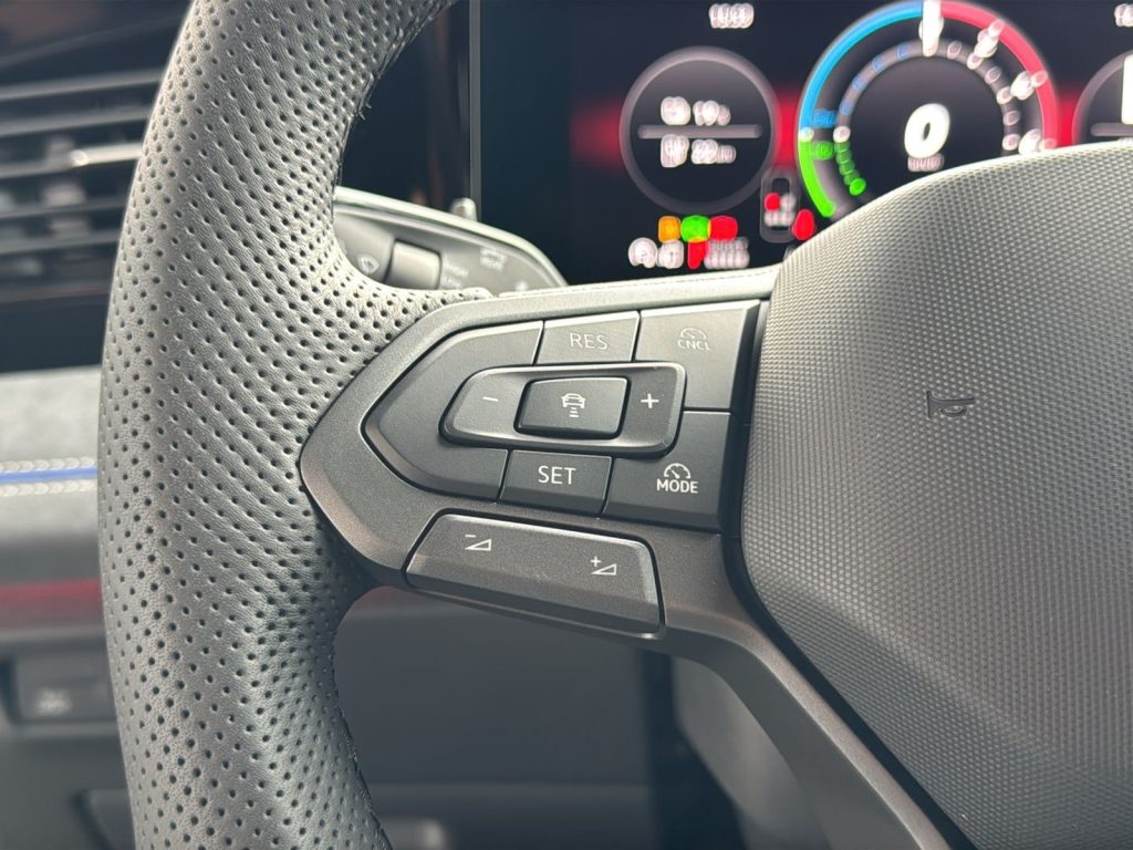VOLKSWAGEN Tiguan Nuova Tiguan R-Line Plus 1.5 TSI eHybrid 150 kW (2 - 18