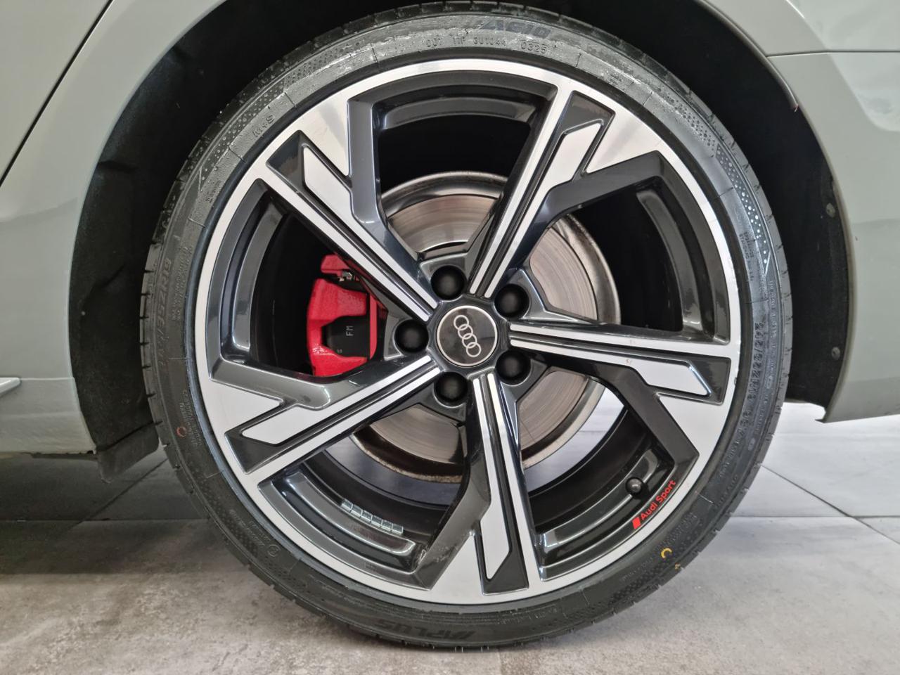 AUDI A4 Avant 40 TDI quattro S tronic S line edition - 18