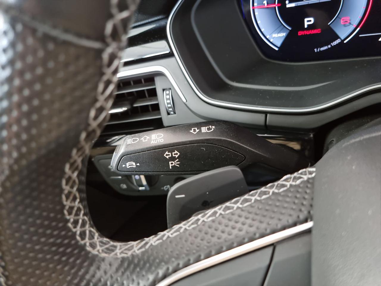AUDI A4 Avant 40 TDI quattro S tronic S line edition - 32