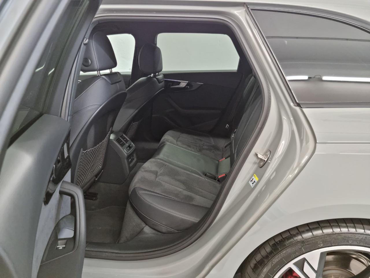 AUDI A4 Avant 40 TDI quattro S tronic S line edition - 10