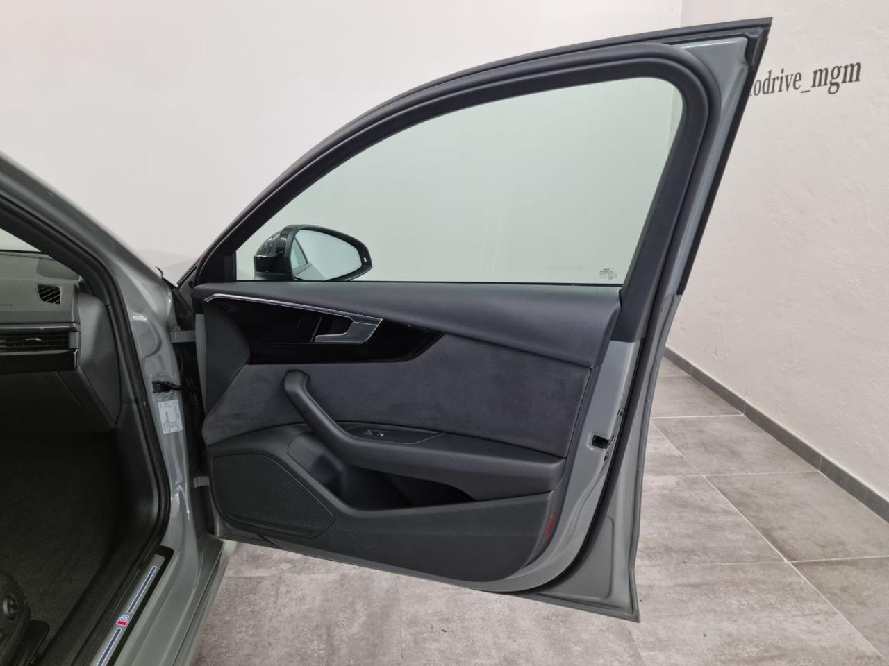 AUDI A4 Avant 40 TDI quattro S tronic S line edition - 28