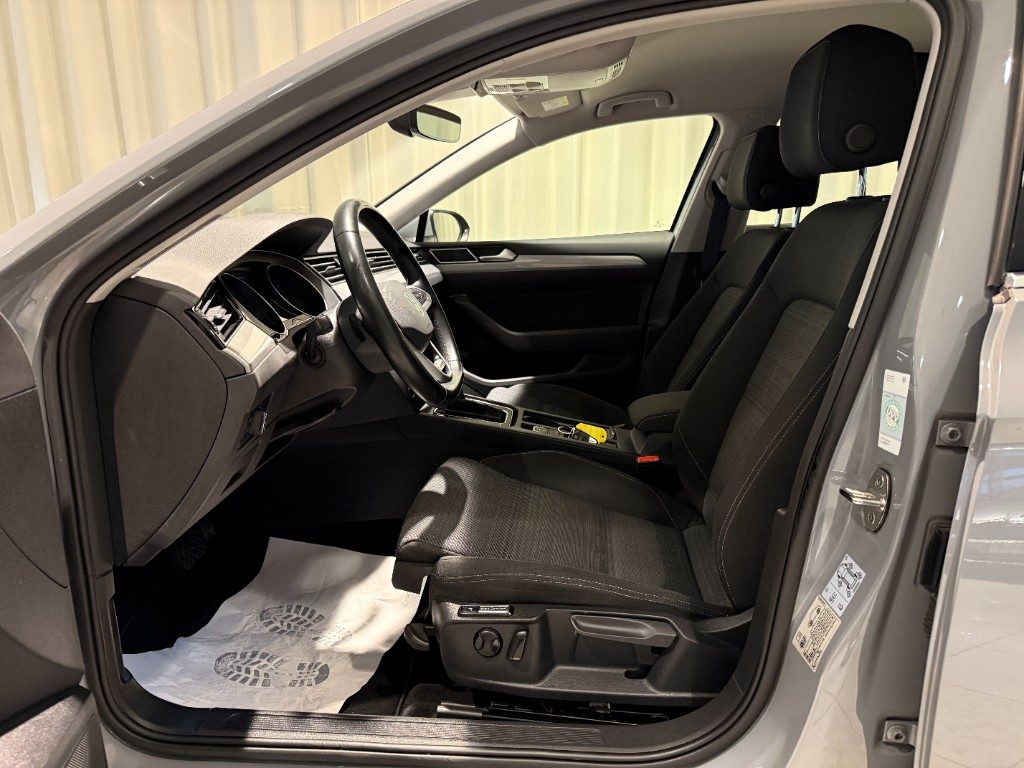 VOLKSWAGEN Passat Variant 2.0 TDI 4MOTION DSG Business ACC Camera Navi - 4