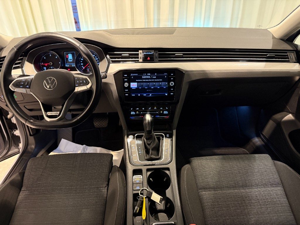 VOLKSWAGEN Passat Variant 2.0 TDI 4MOTION DSG Business ACC Camera Navi - 7