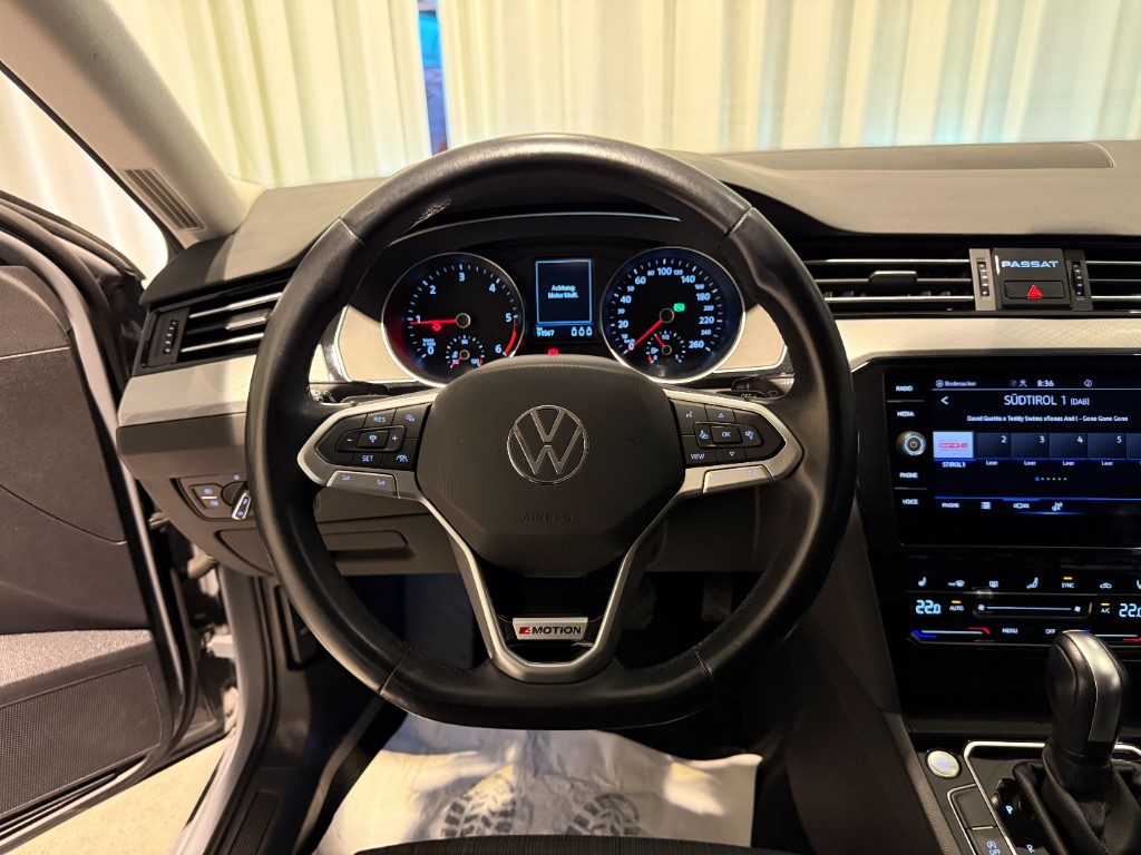VOLKSWAGEN Passat Variant 2.0 TDI 4MOTION DSG Business ACC Camera Navi - 8