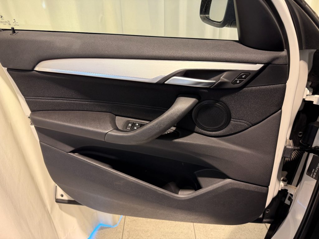 BMW X1 sDrive18d Sport Line Navi Bluetooth Radio - 13