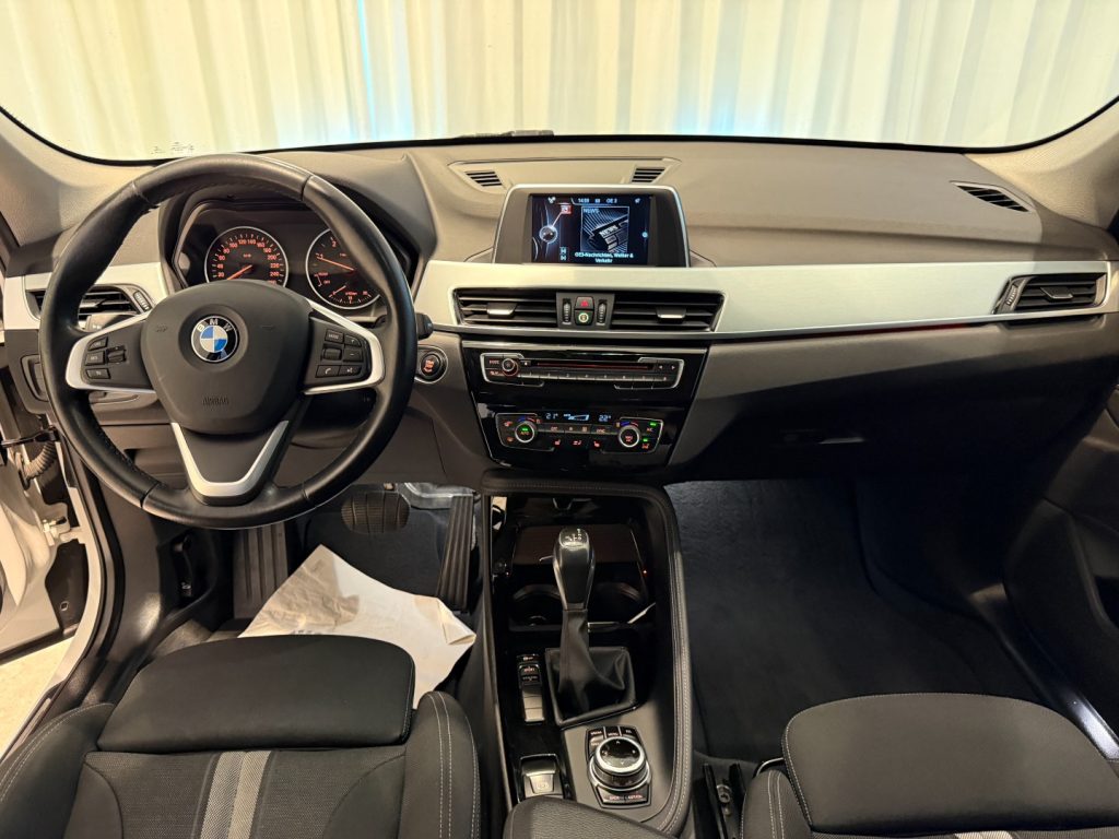 BMW X1 sDrive18d Sport Line Navi Bluetooth Radio - 6