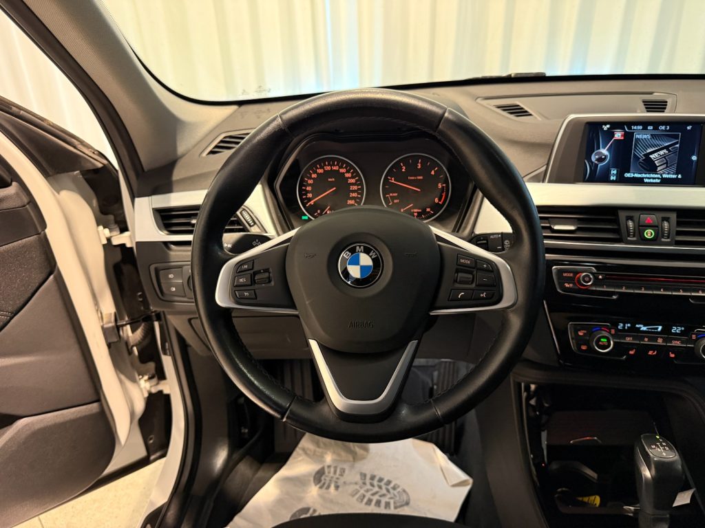 BMW X1 sDrive18d Sport Line Navi Bluetooth Radio - 7