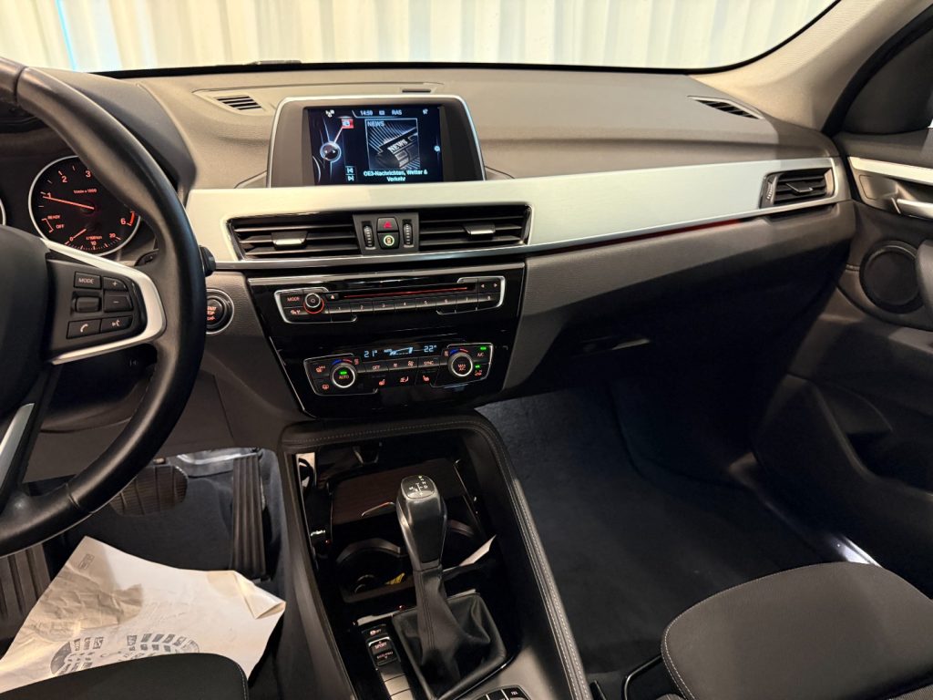 BMW X1 sDrive18d Sport Line Navi Bluetooth Radio - 8