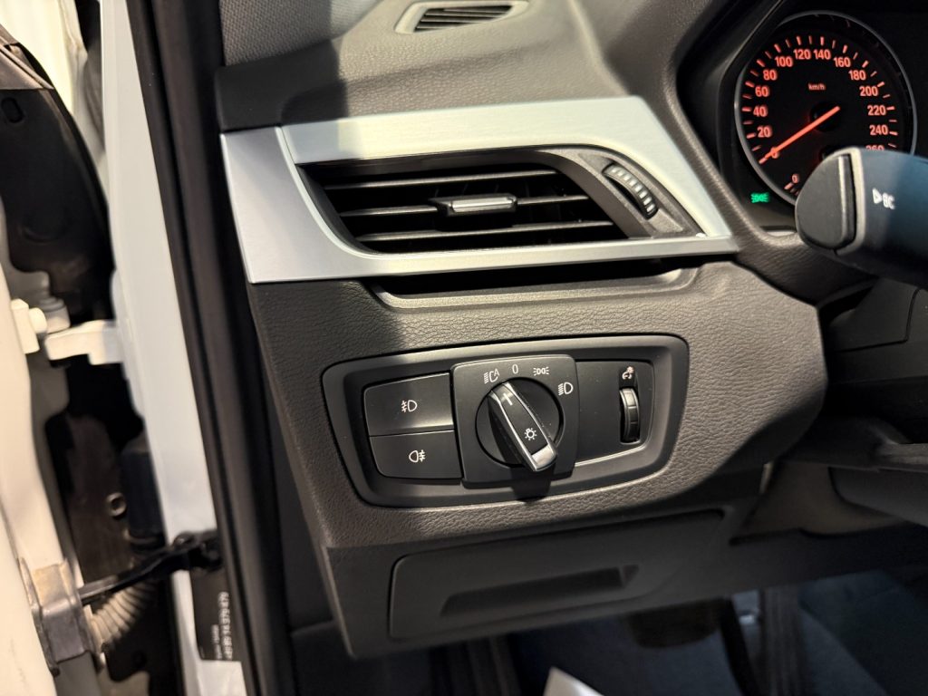 BMW X1 sDrive18d Sport Line Navi Bluetooth Radio - 9