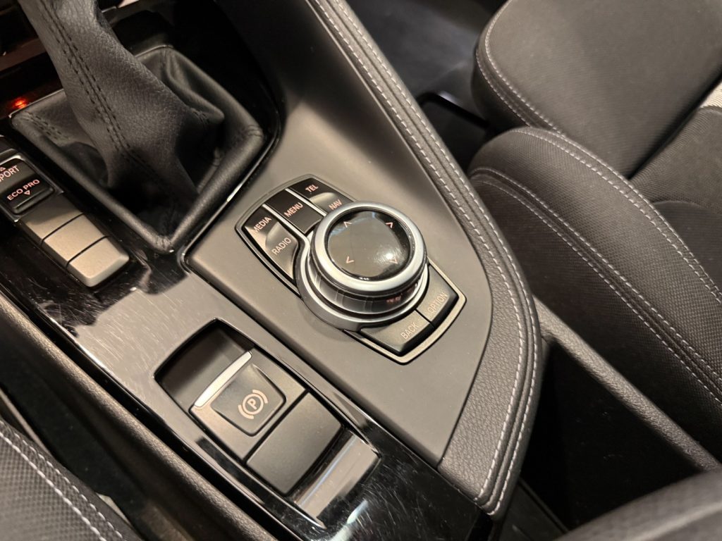 BMW X1 sDrive18d Sport Line Navi Bluetooth Radio - 12