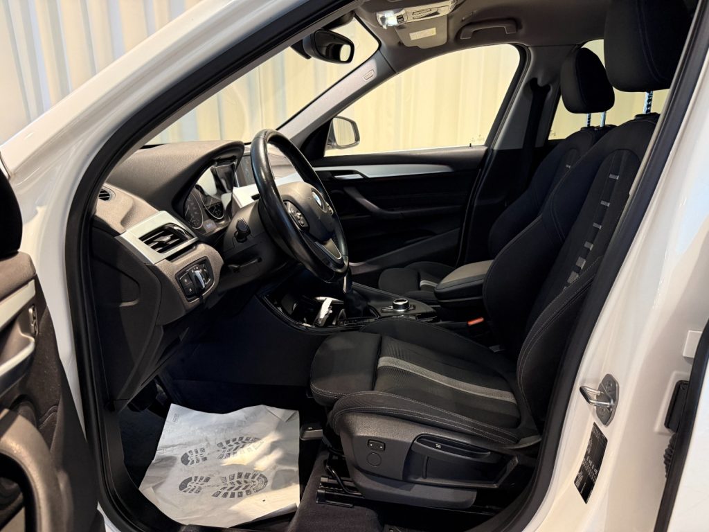 BMW X1 sDrive18d Sport Line Navi Bluetooth Radio - 4