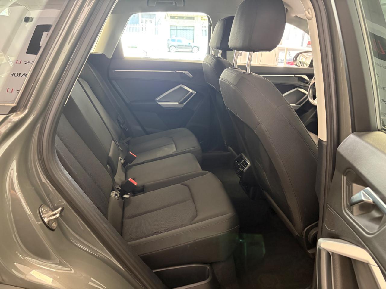 AUDI Q3 35 TDI quattro S tronic Business FARI LED - 15