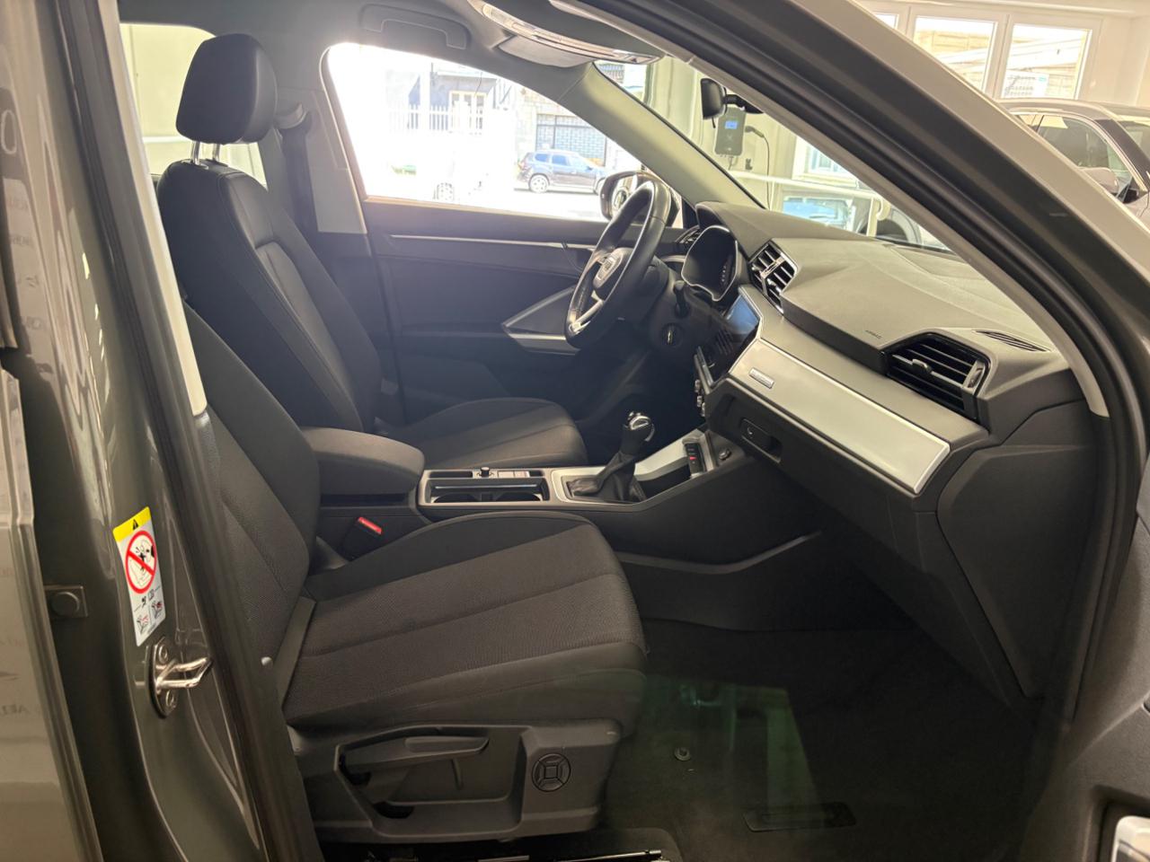 AUDI Q3 35 TDI quattro S tronic Business FARI LED - 17