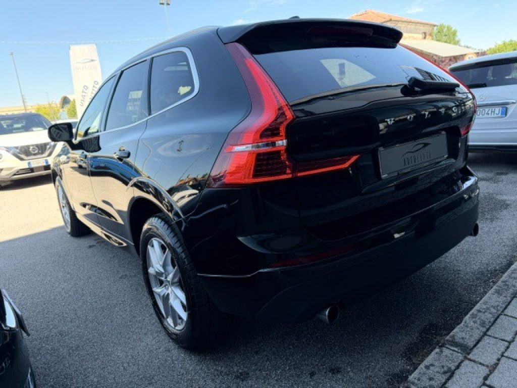 Clicca per ingrandire XC60 - B4 (d) AWD Geartronic Momentum Pro/TETTO APRIBILE