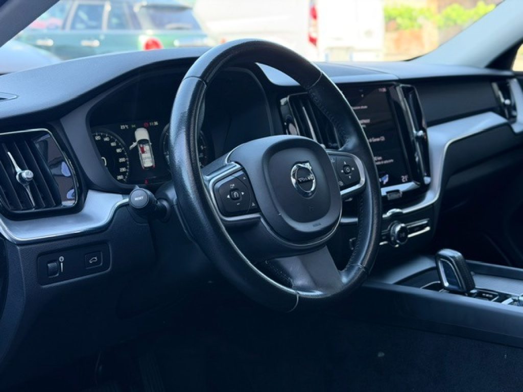 Clicca per ingrandire XC60 - B4 (d) AWD Geartronic Momentum Pro/TETTO APRIBILE
