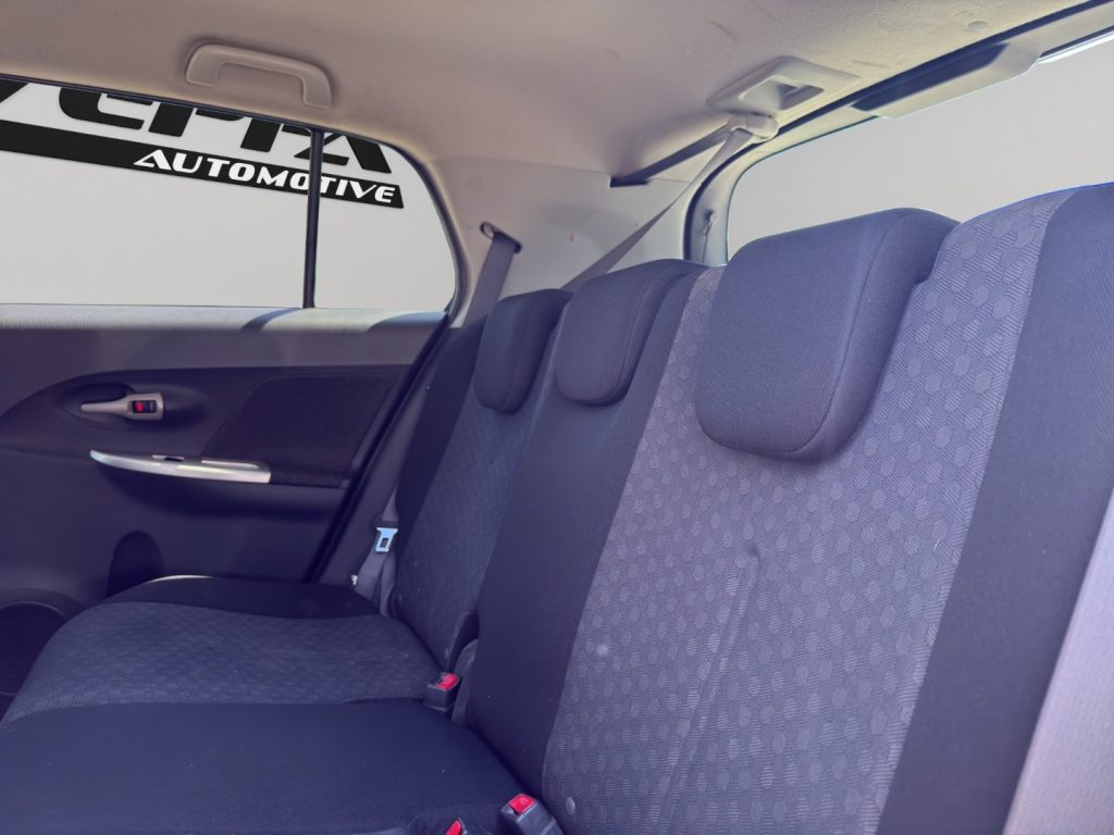 TOYOTA Urban Cruiser 1.4 D-4D AWD Luxury - 12