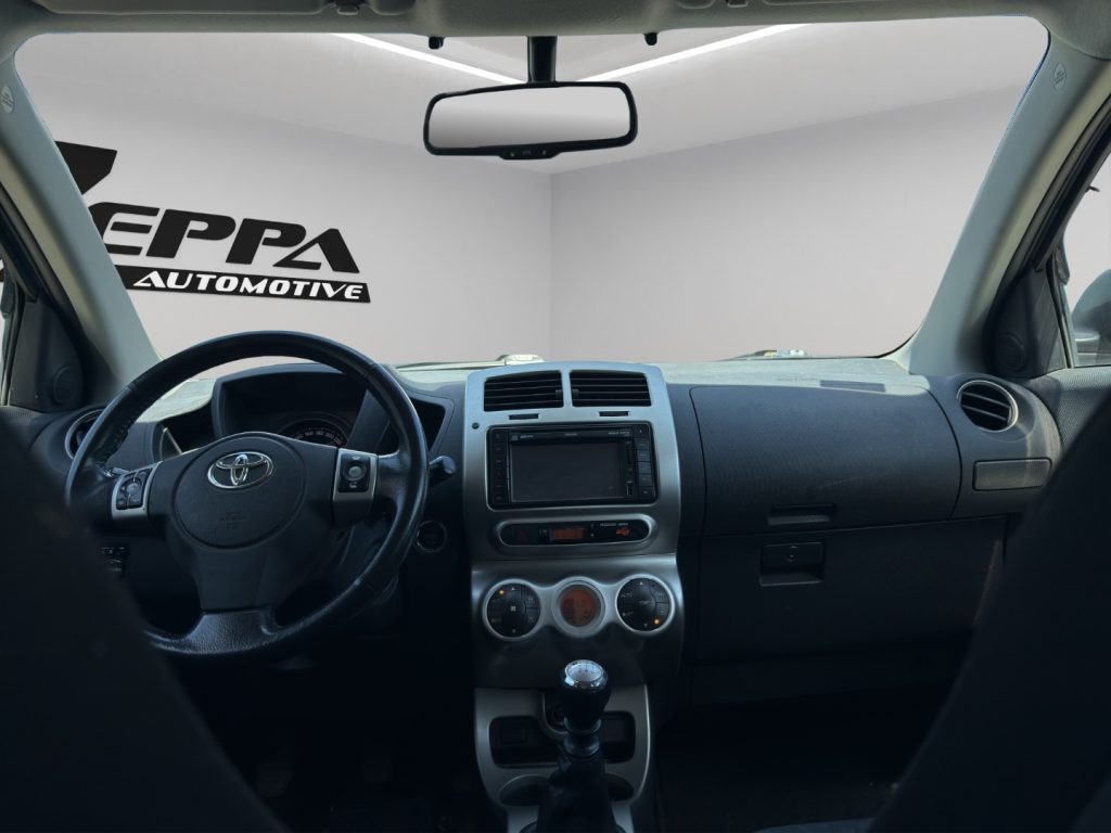TOYOTA Urban Cruiser 1.4 D-4D AWD Luxury - 13
