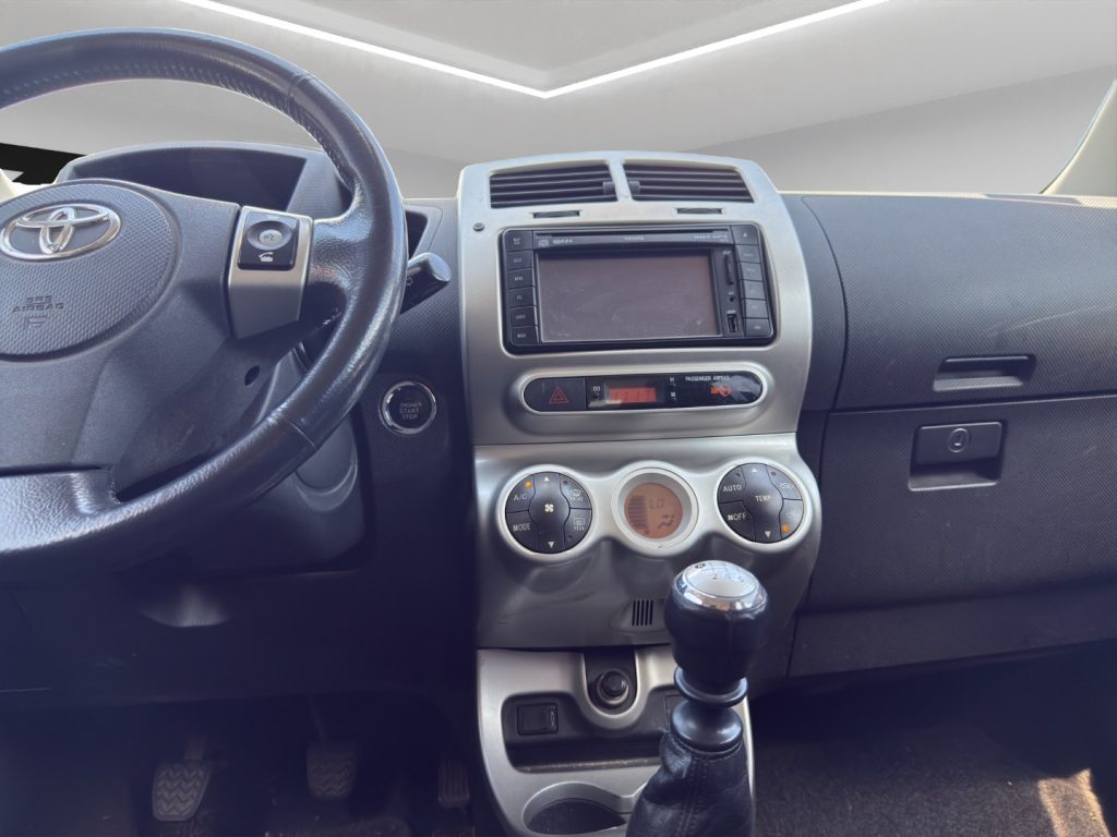 TOYOTA Urban Cruiser 1.4 D-4D AWD Luxury - 14