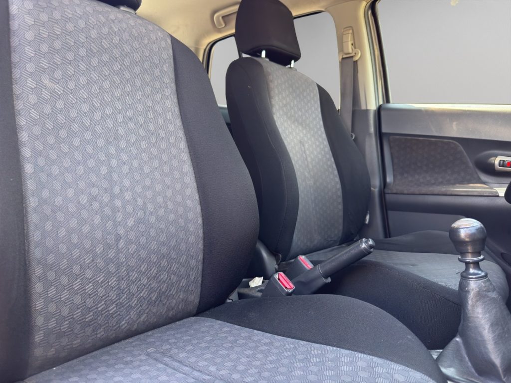 TOYOTA Urban Cruiser 1.4 D-4D AWD Luxury - 17