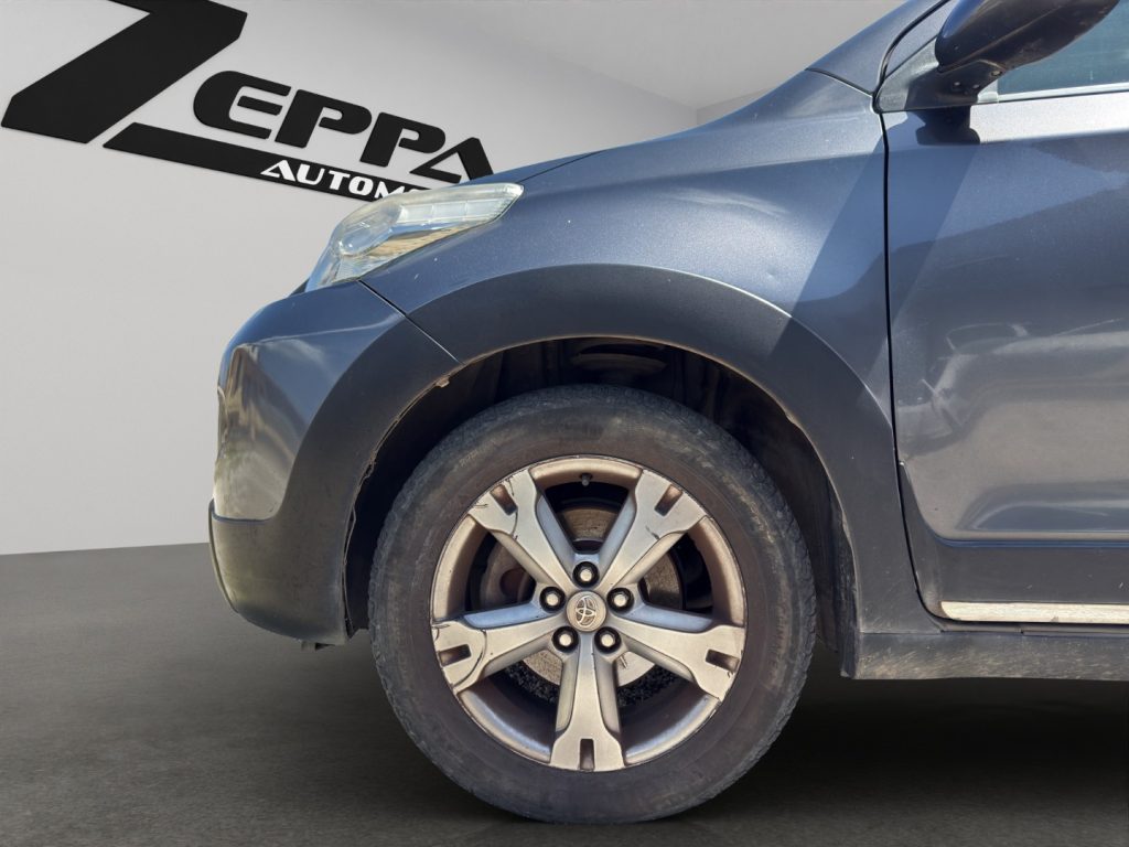 TOYOTA Urban Cruiser 1.4 D-4D AWD Luxury - 21