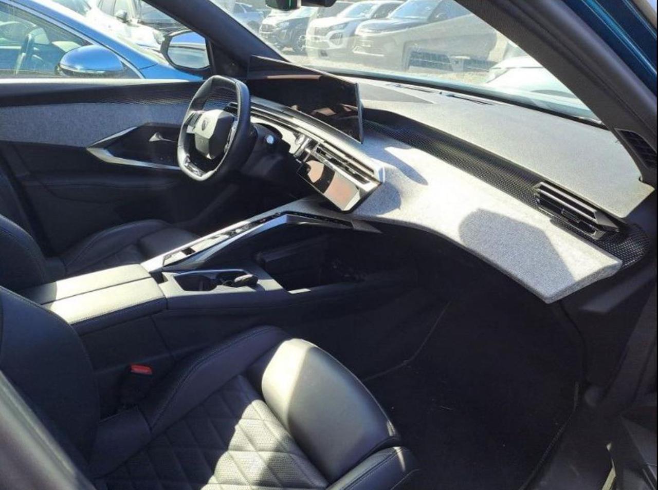 PEUGEOT e-3008 motore elettrico (73kWh) 210 CV GT - 3