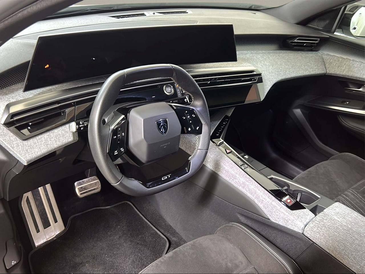 PEUGEOT e-3008 motore elettrico (73kWh) 210 CV GT - 19