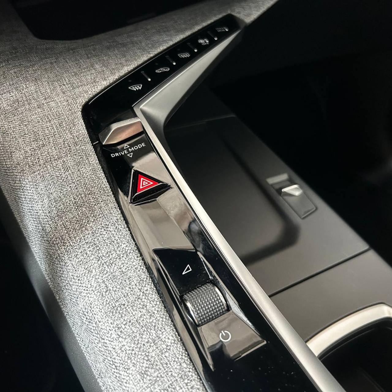 PEUGEOT e-3008 motore elettrico (73kWh) 210 CV GT - 27