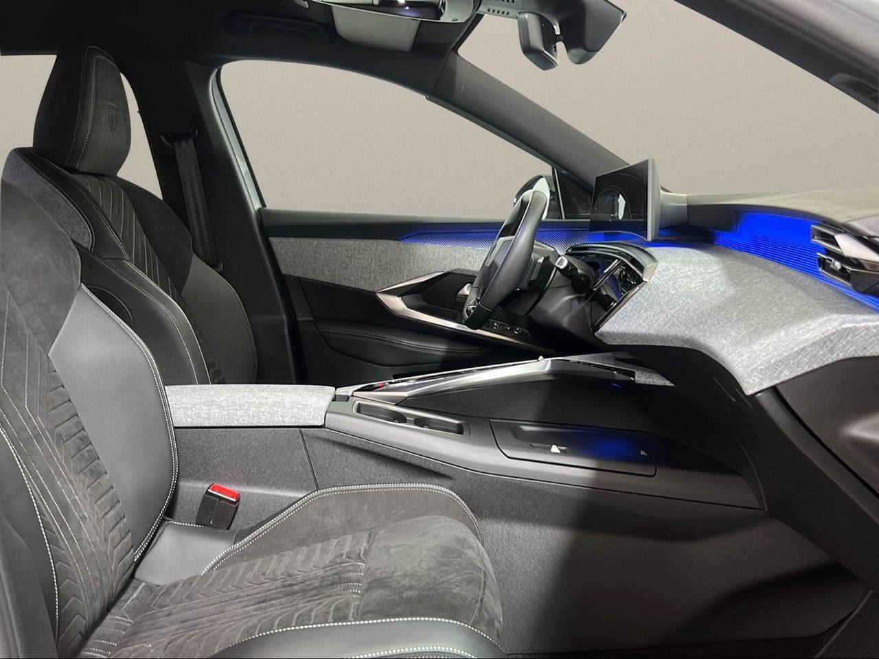 PEUGEOT e-3008 motore elettrico (73kWh) 210 CV GT - 13