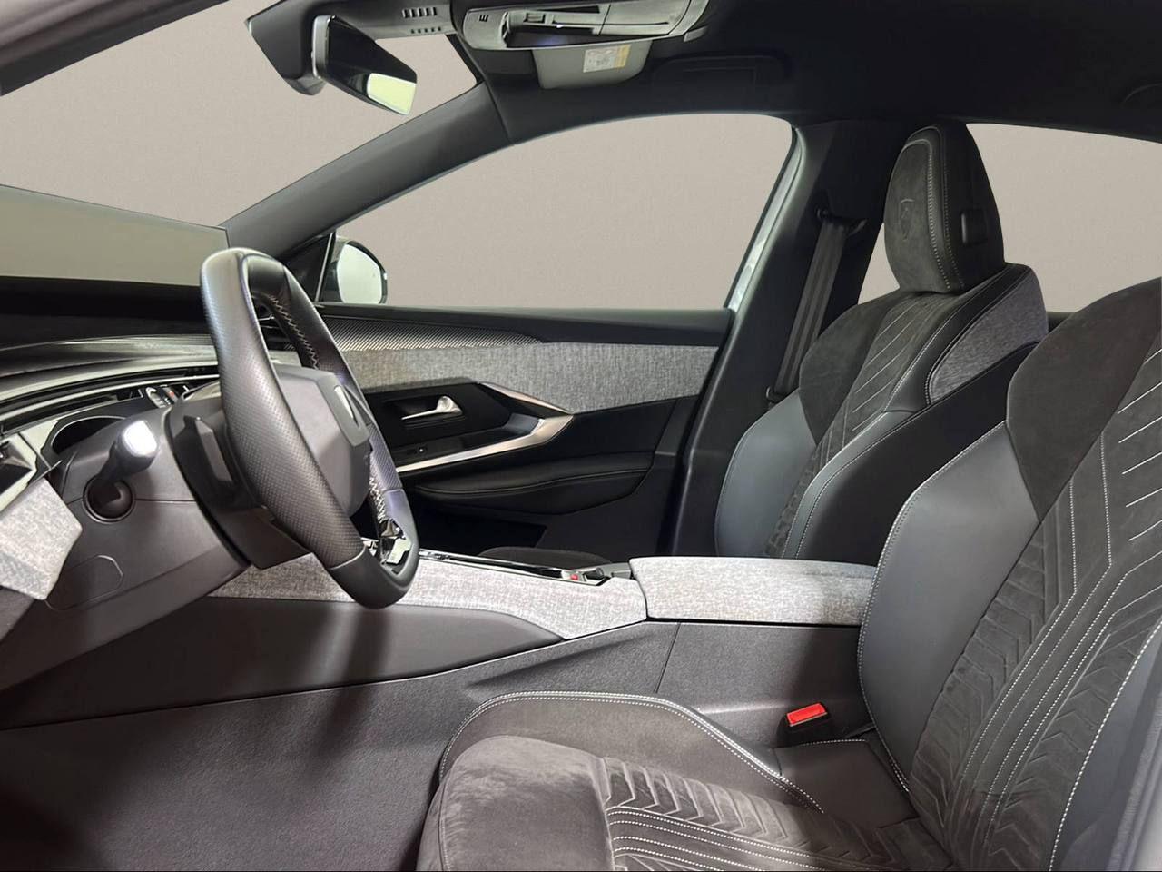 PEUGEOT e-3008 motore elettrico (73kWh) 210 CV GT - 9
