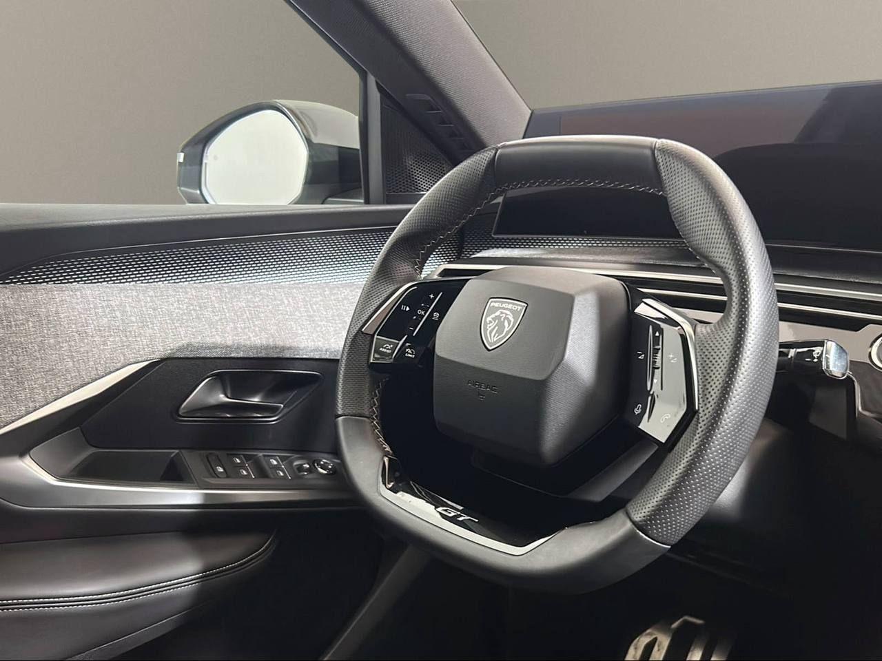 PEUGEOT e-3008 motore elettrico (73kWh) 210 CV GT - 24