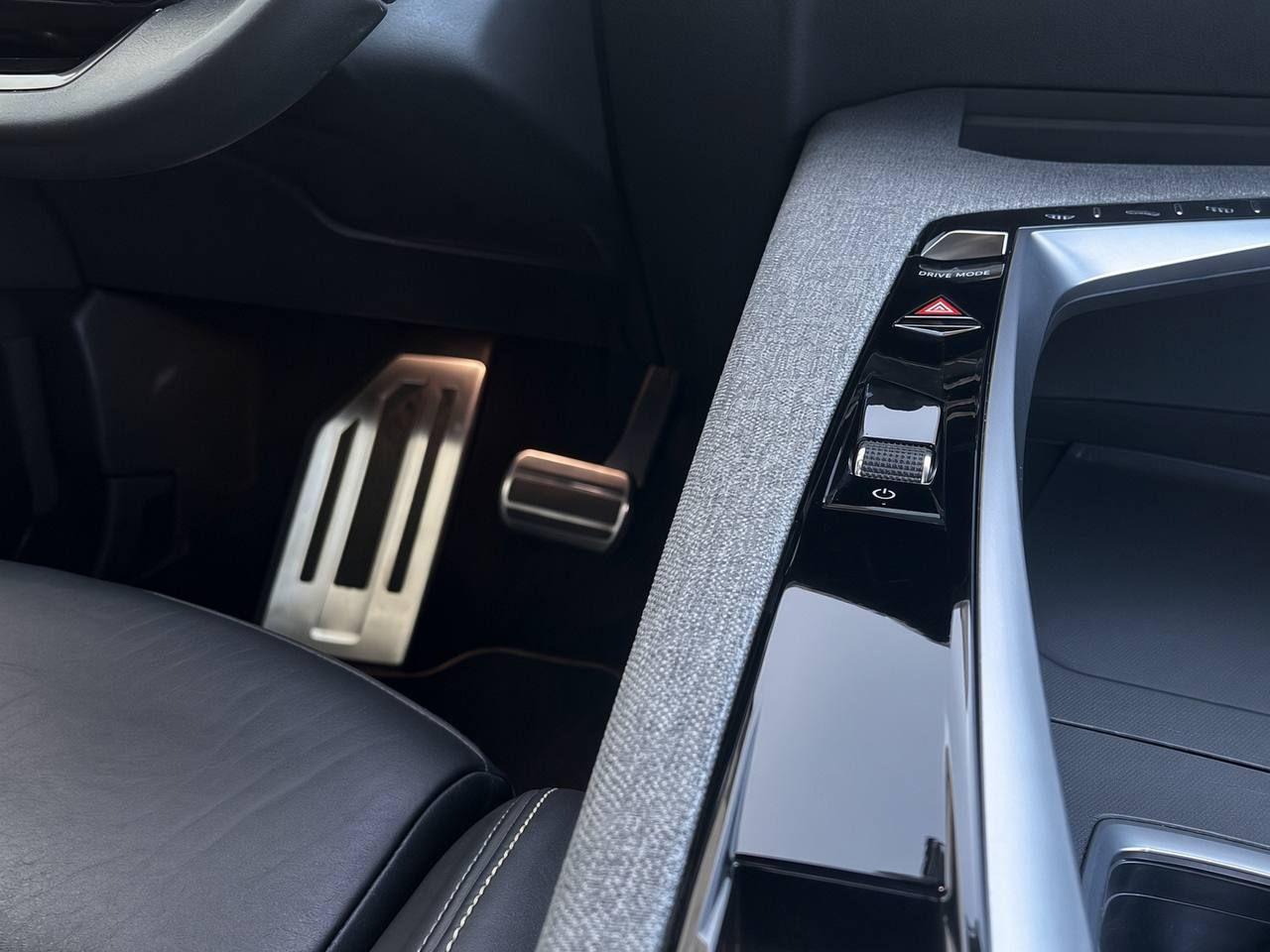 PEUGEOT e-3008 motore elettrico (73kWh) 210 CV GT - 23