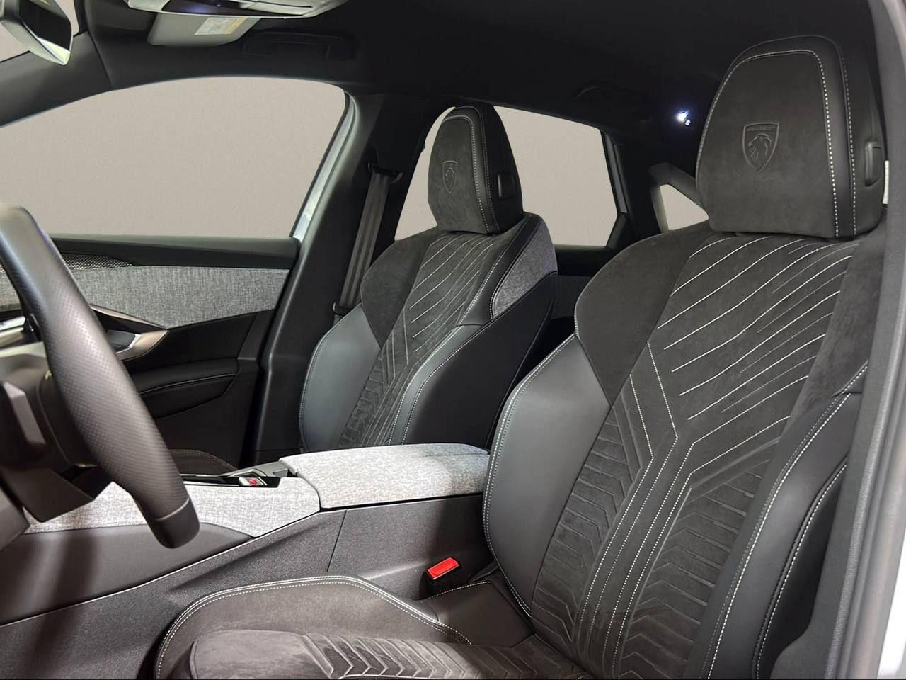 PEUGEOT e-3008 motore elettrico (73kWh) 210 CV GT - 10