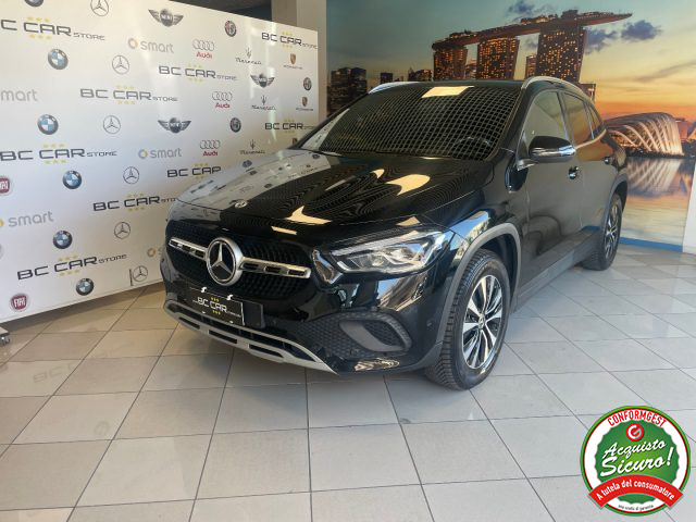 MERCEDES-BENZ GLA 200 Nero metallizzato