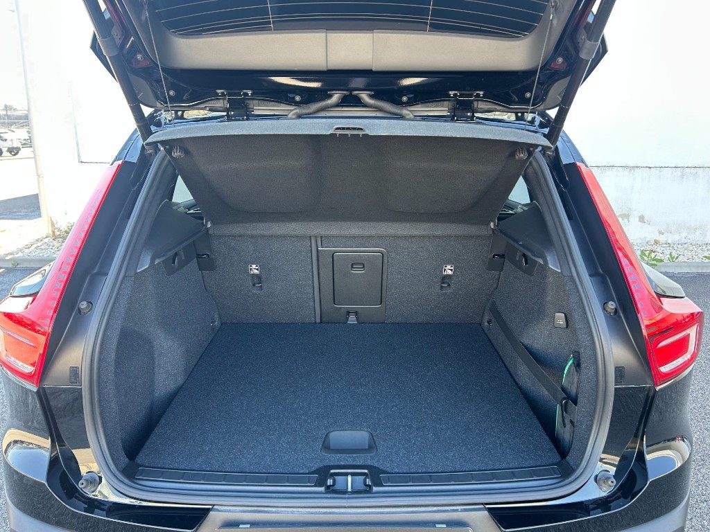 VOLVO XC40 D3 Geartronic Momentum Pro - Grid Foto 13