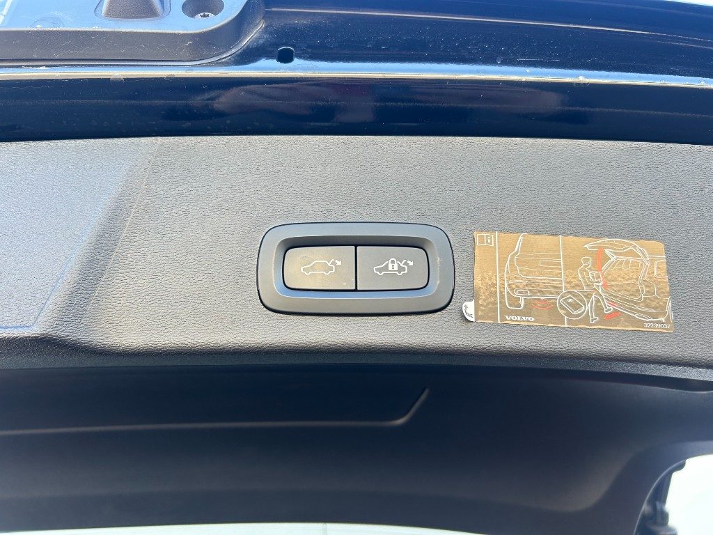 VOLVO XC40 D3 Geartronic Momentum Pro - Grid Foto 14