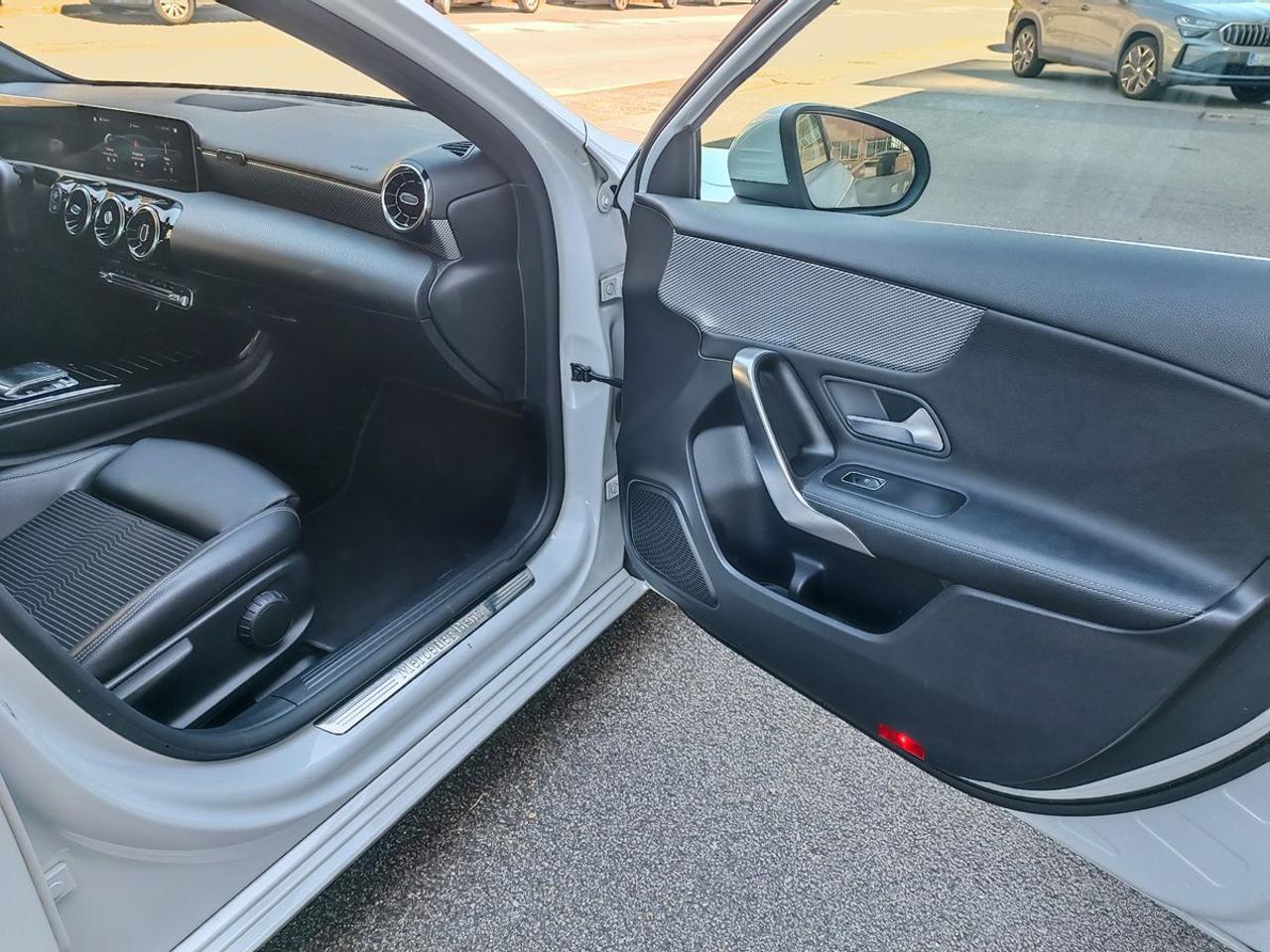 MERCEDES-BENZ A 180 d Automatic Sport - 21