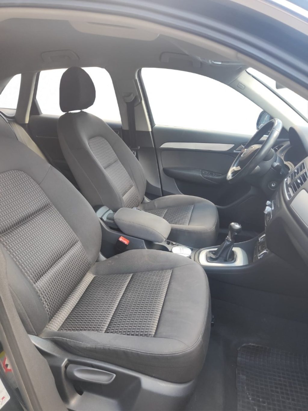 AUDI Q3 2.0 TDI quattro Business - 6