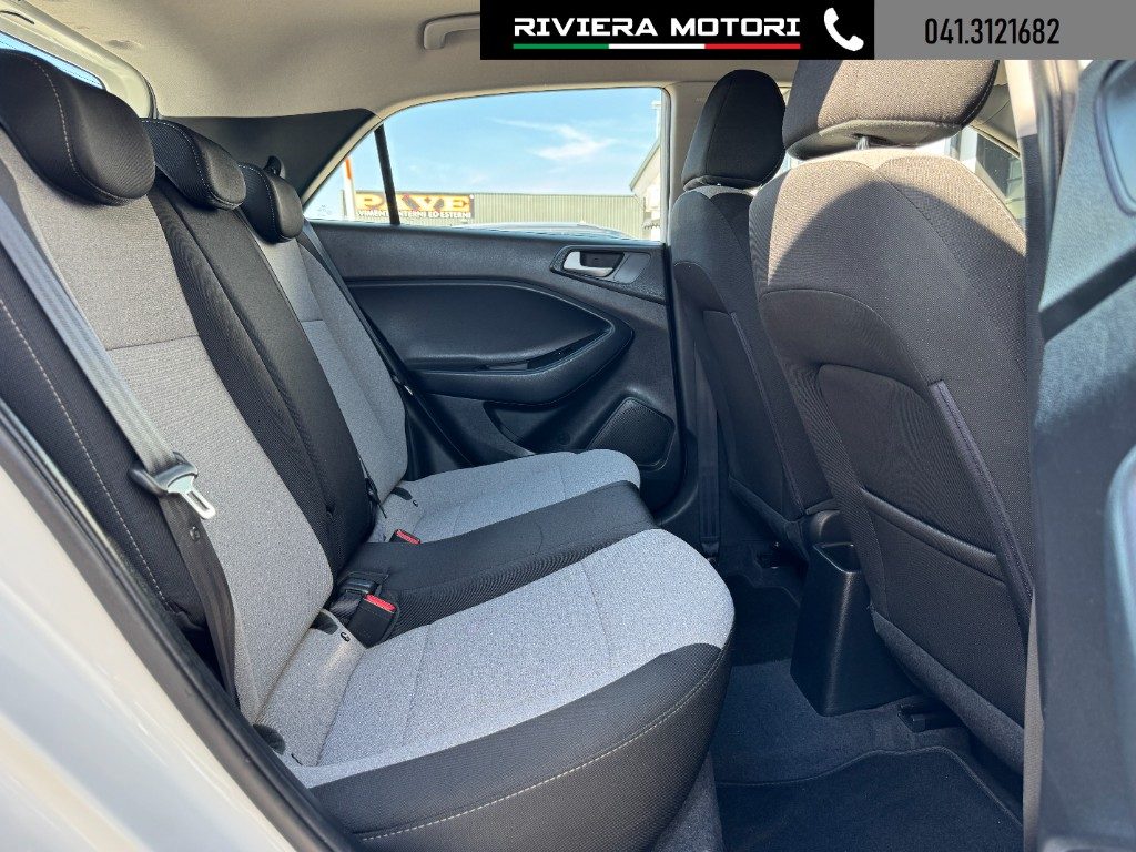 HYUNDAI i20 1.2 84 CV 5 porte Comfort - 9
