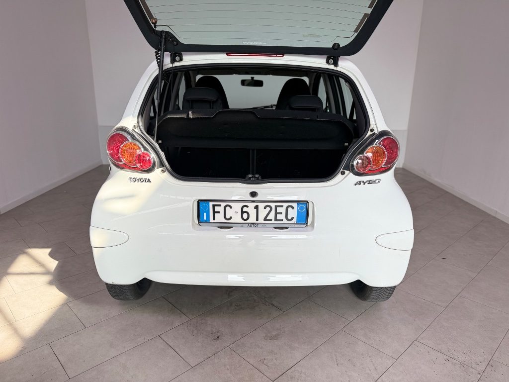 TOYOTA Aygo 1.0 12V VVT-i 5 porte Cool Soda Connect - 12