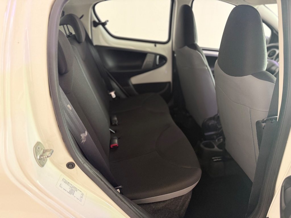 TOYOTA Aygo 1.0 12V VVT-i 5 porte Cool Soda Connect - 6