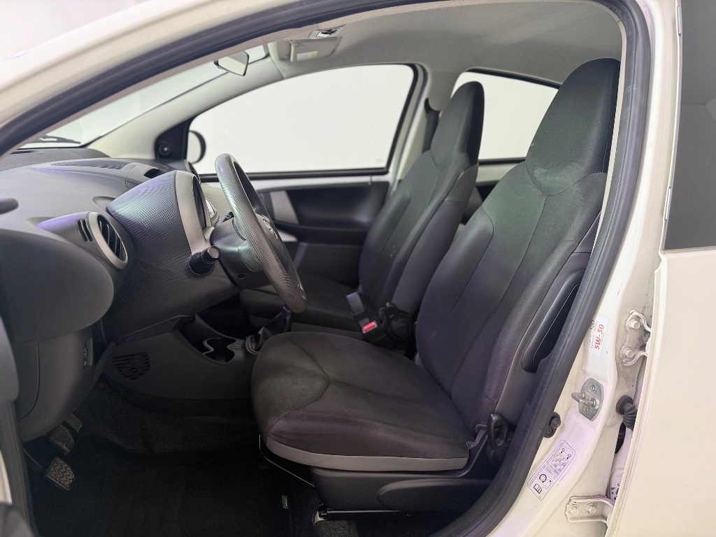 TOYOTA Aygo 1.0 12V VVT-i 5 porte Cool Soda Connect - 4