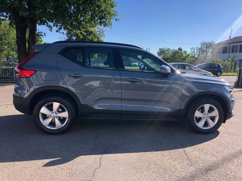 VOLVO XC40 T2 Momentum Core - 5