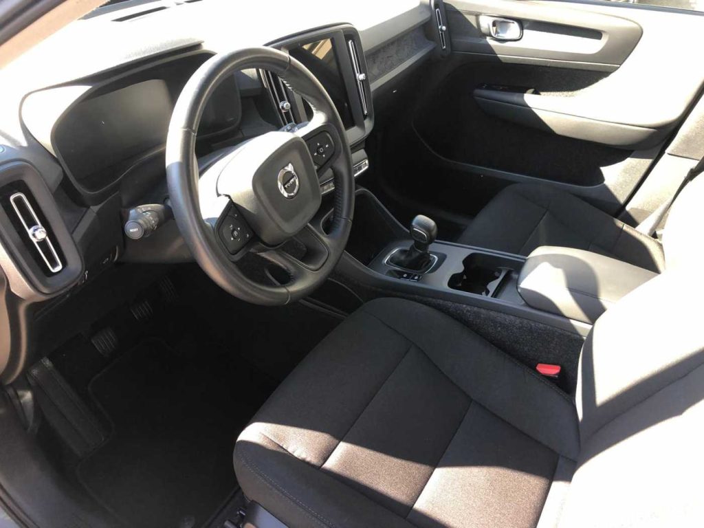 VOLVO XC40 T2 Momentum Core - 9