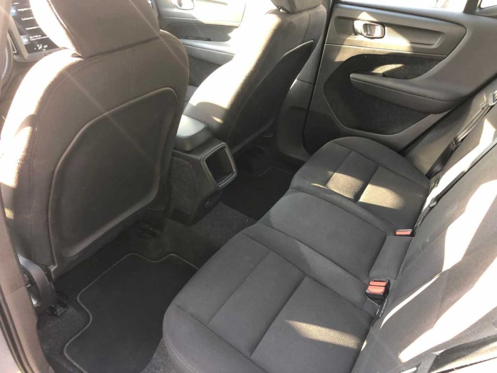 VOLVO XC40 T2 Momentum Core - 10