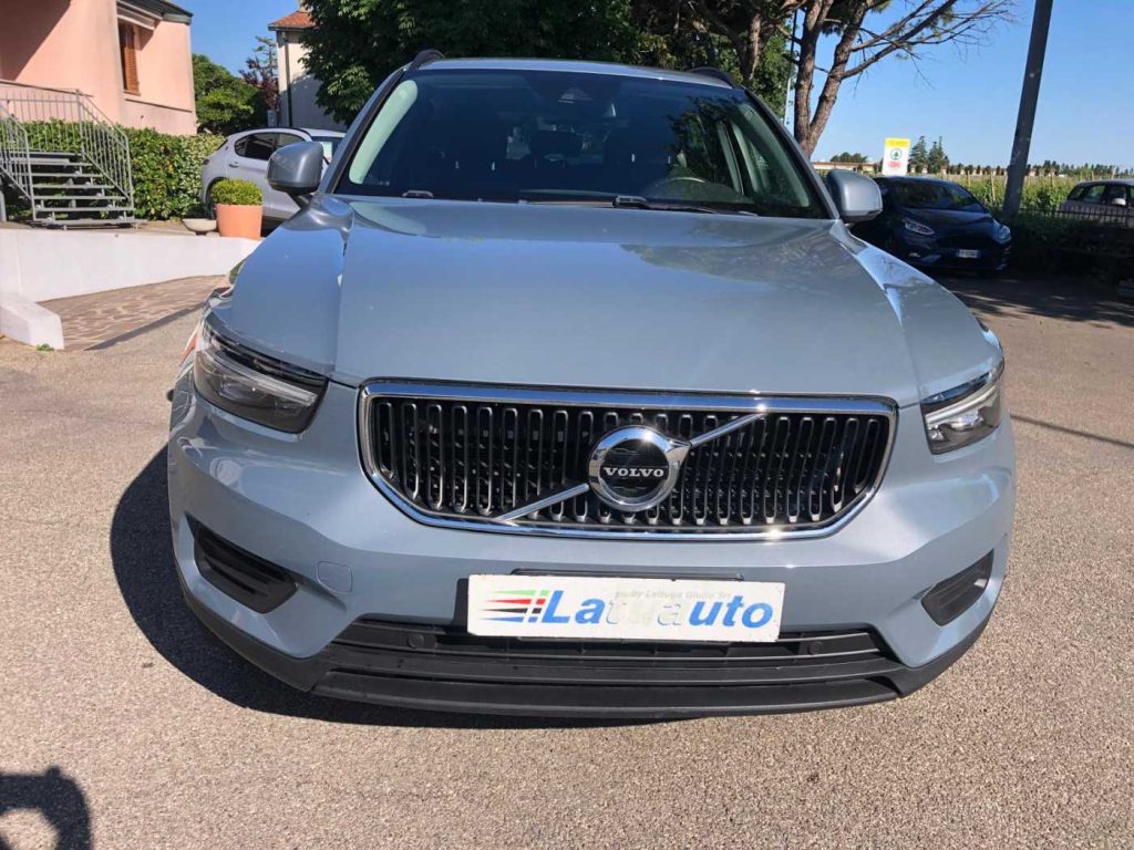 VOLVO XC40 T2 Momentum Core - 2